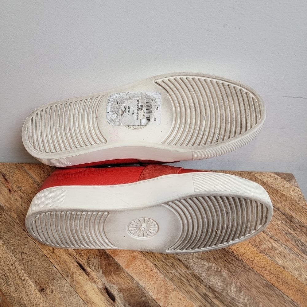 UGG Women's Lava Flow Red Chayze Slip-On Sneakers Size 7 - Picture 9 of 10
